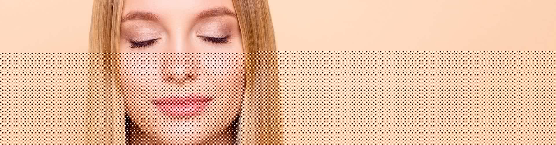 rosto de mulher que usa produtos com ácido hialurônico